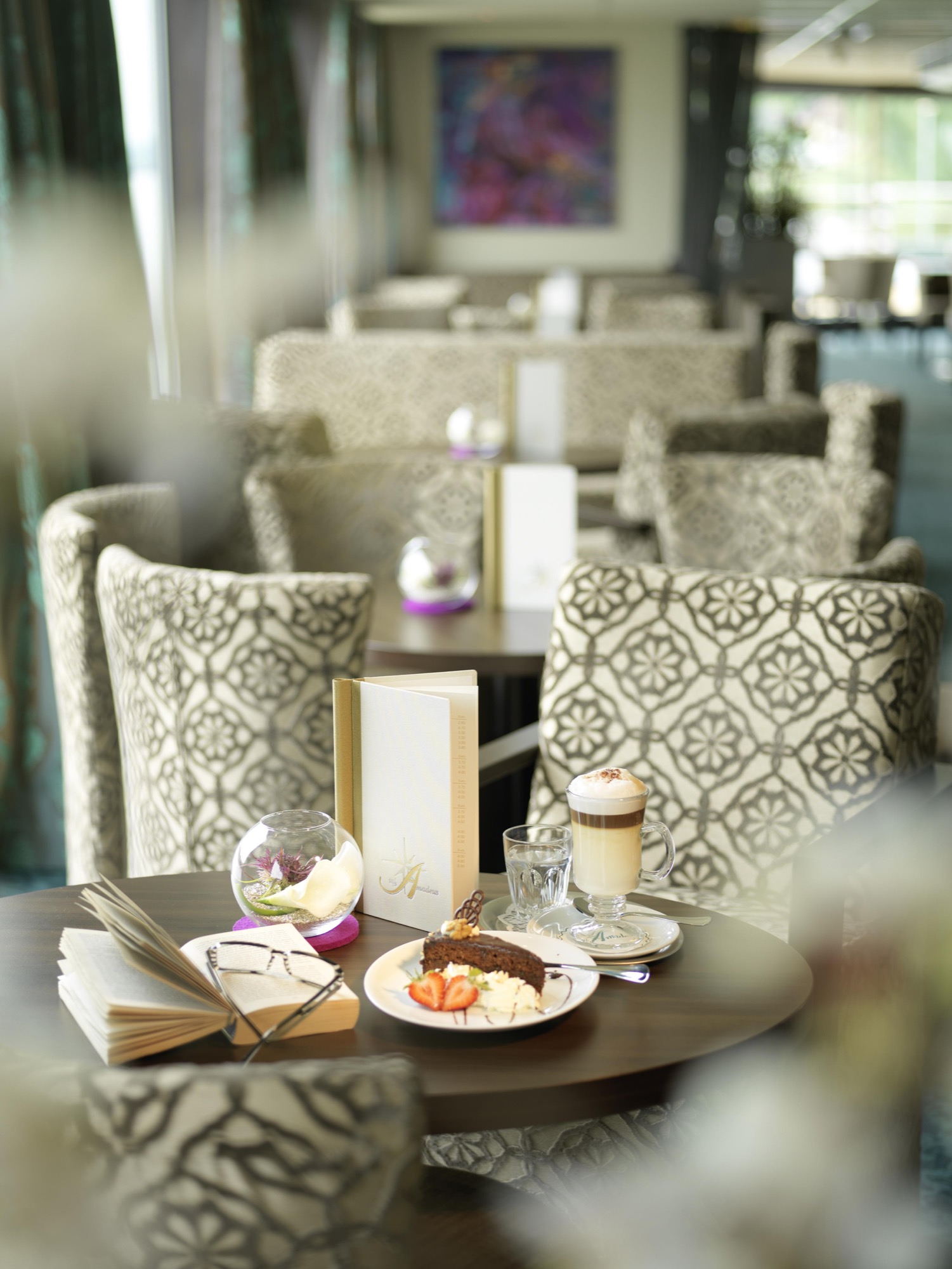 Amadeus Waterways 17 Amadeus Elegant Panorma Bar.jpg